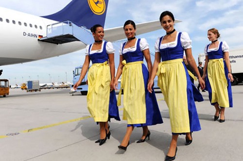 Lufthansa-stewardess-in-costume_flyorder.ru